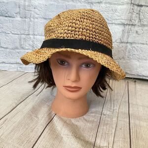 Old navy women Med/Large straw hat with brim tan with black ribbon